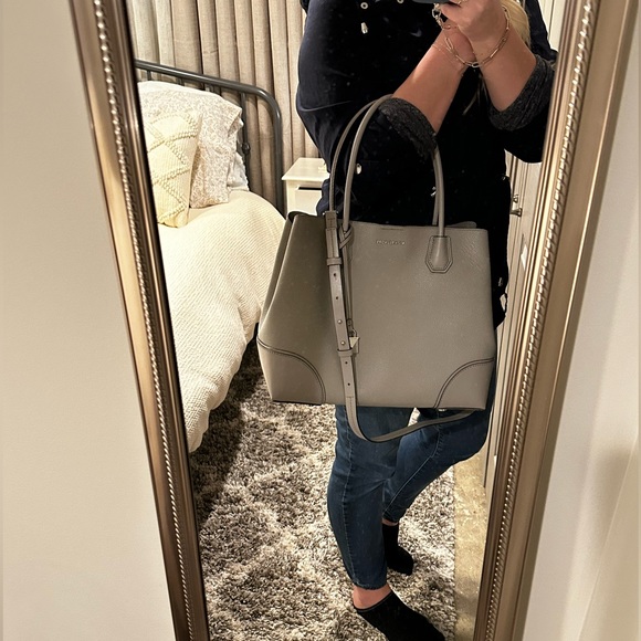 Michael Kors Mercer Gallery Studio Large Center Zip Tote Leather in Pearl Grey - Picture 2 of 15